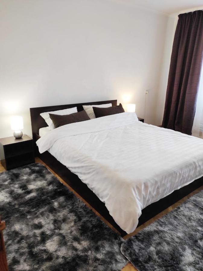 Comfortable Apartments In Centre With 3 Bedrooms Rivne Exterior photo